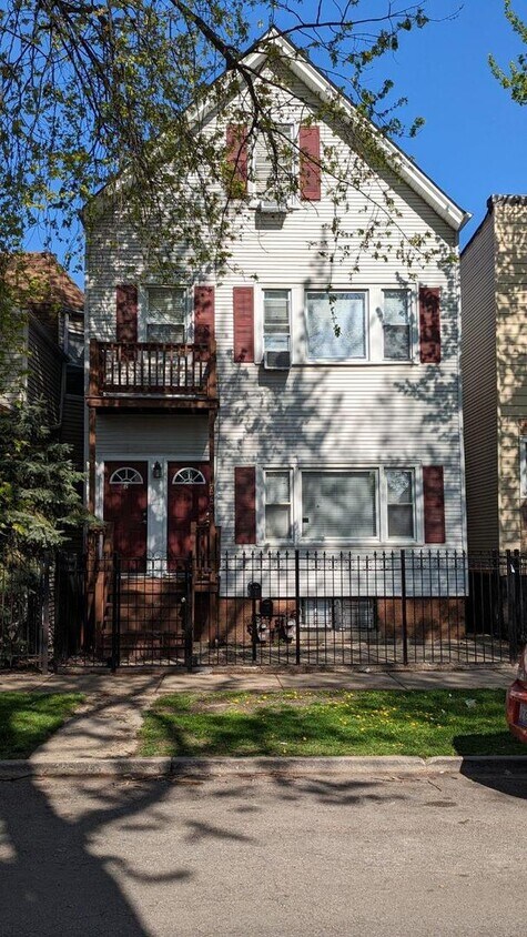 Foto principal - 1933 N Keeler Ave