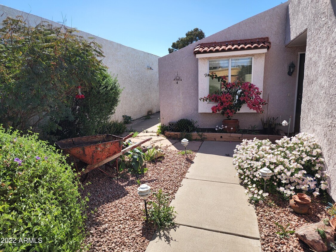 Primary Photo - 2124 N College Ct