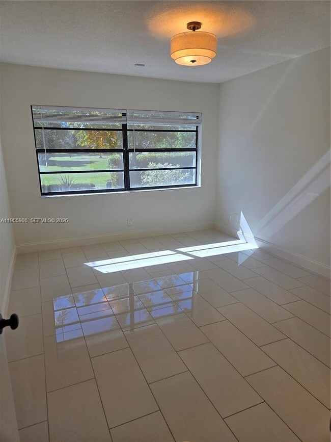 Foto del edificio - 9352 Wedgewood Ln