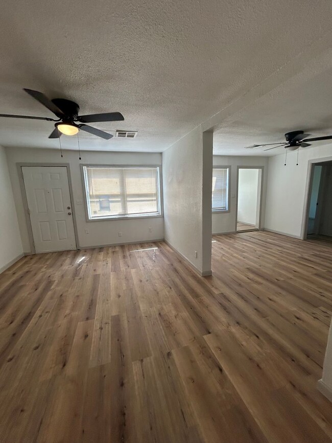 Foto del edificio - 1529 NW Smith Ave