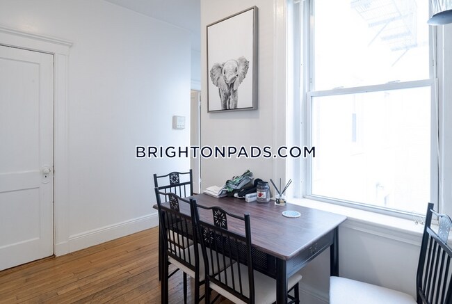Building Photo - 229 Kelton St