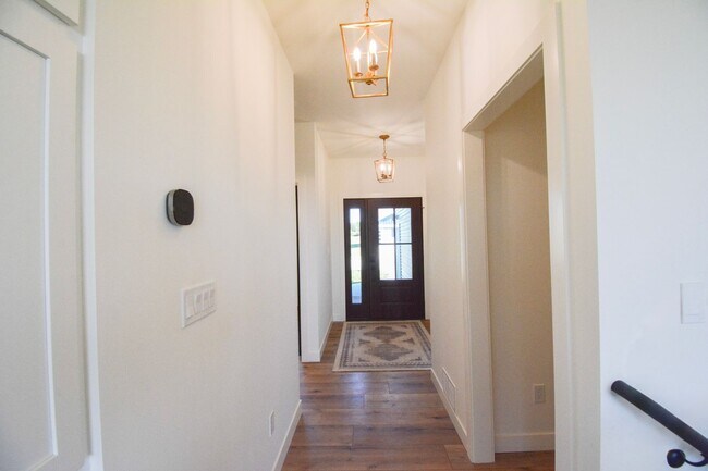 Foto del edificio - Luxury Country Side Living: 5 bed 3 bed St...