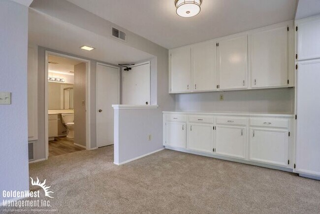 Foto del edificio - Breezy 2Bdm 2Ba Top-Floor Corner Condo with Mountain Views!
