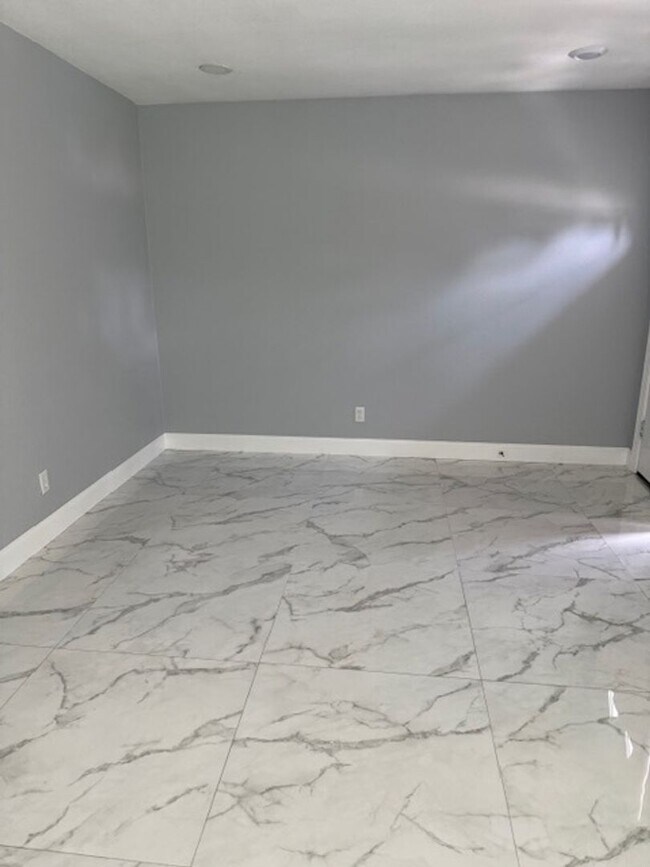 Building Photo - 2 Bed 1 Bath Duplex in Orlando for Rent