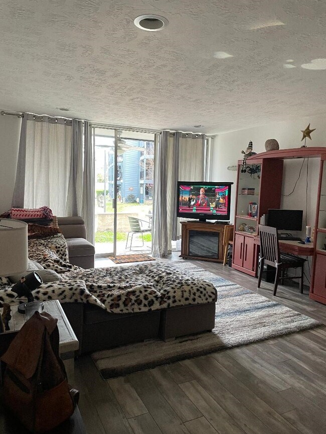 Building Photo - 12500 Melville Dr