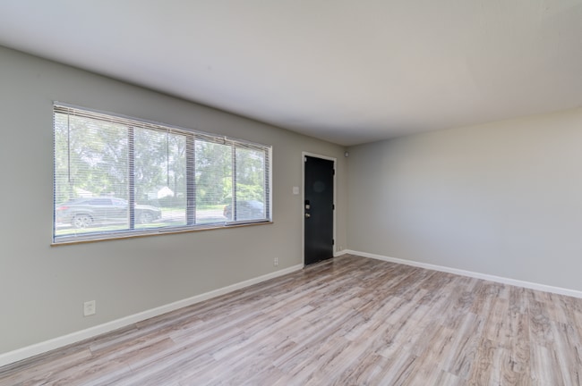 Building Photo - 10766 Tropic Dr