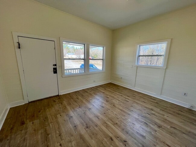 Building Photo - Charming Three Bedroom Home Near SC Farmers Market