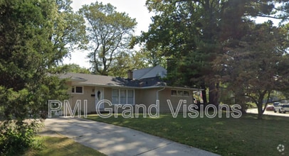 Building Photo - 13 3rd Dr
