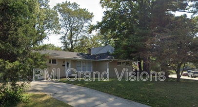 Building Photo - 13 3rd Dr