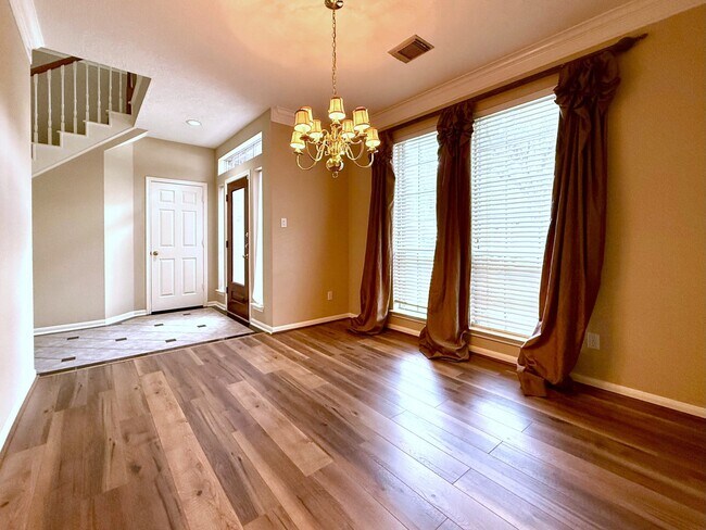 Building Photo - 8510 Green Ash Dr