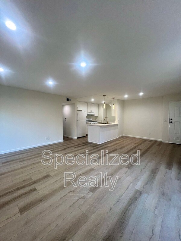 Foto del edificio - 7038 Vesper Ave