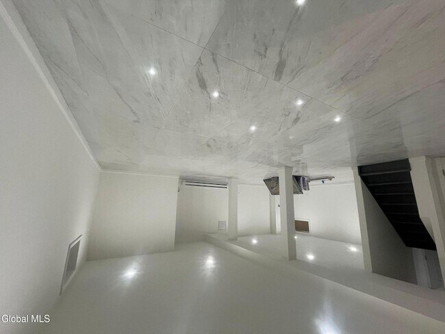 Foto del edificio - 86 Hackett Blvd