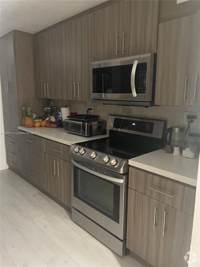 Building Photo - 301 Bonaventure Blvd