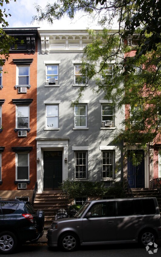 Building Photo - 327 W 19th St