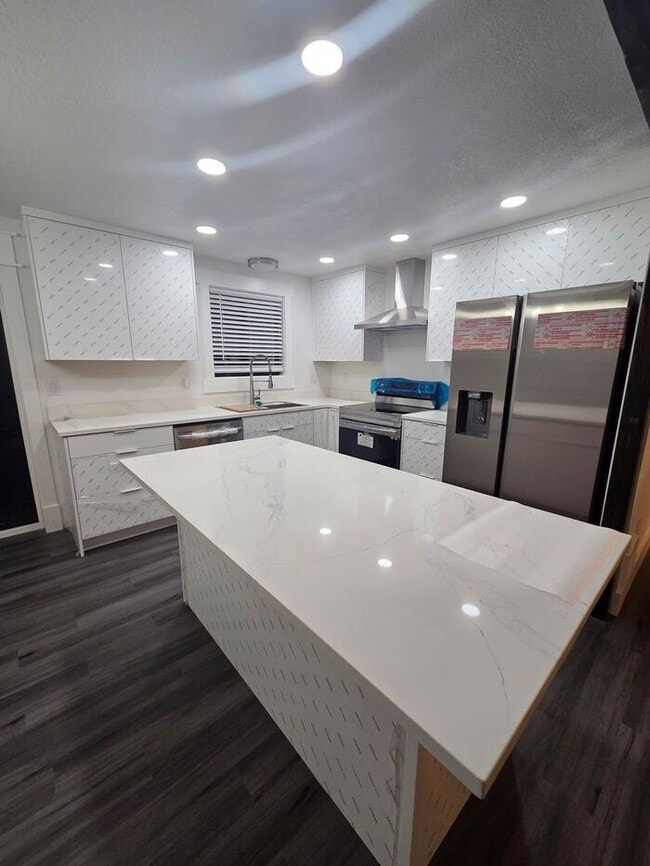 Foto del edificio - Must see Interior!! Tacoma 5 Bed with Large Fenced Back Yard on Dead End Street!