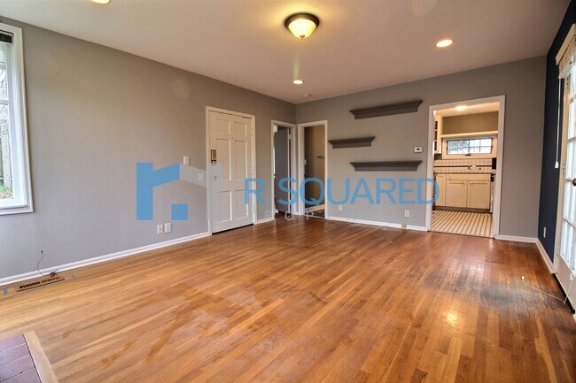 Building Photo - 4201 SW Thistle St