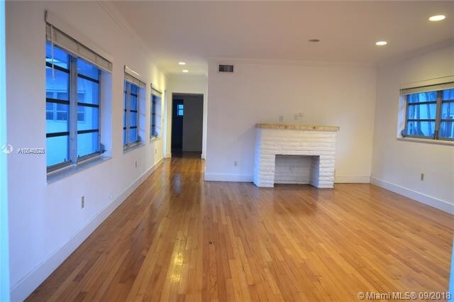 Foto del edificio - 329 NE 87th St