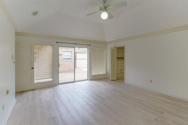 Building Photo - 1419 Warwickshire Dr