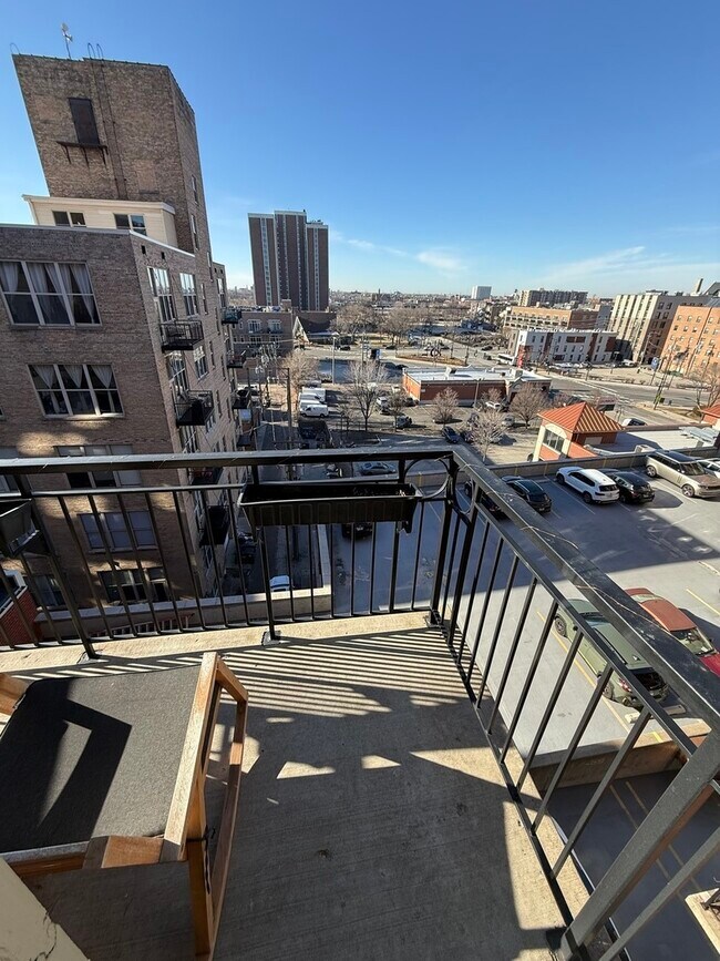 Building Photo - 6 S Laflin St