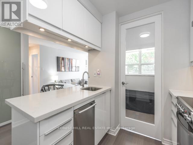 Building Photo - 105 McCaul St