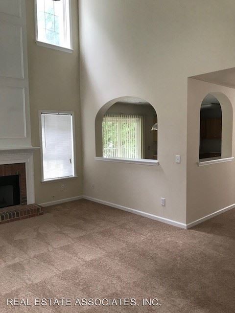 Foto del edificio - 4 Spring Glen Ct