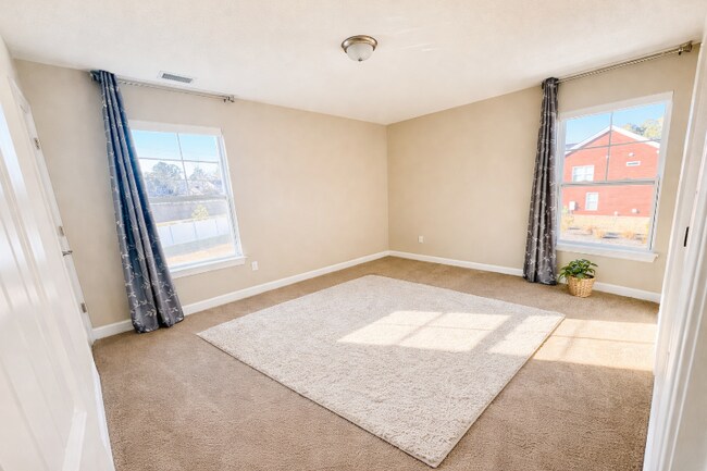 Foto del edificio - 1300 Parkdale St