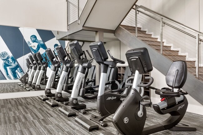 Building Photo - Covell on the Promenade