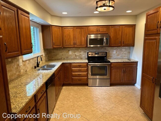 Building Photo - 3 br, 2 bath House - 828 Pinehurst Dr
