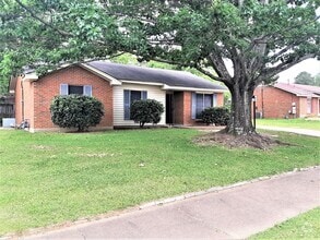 Building Photo - 3825 Woodbury Ct