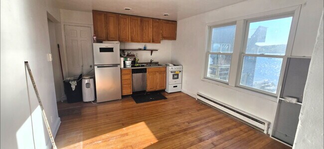 Cocina/sala de estar combinadas - 147 Woodbine Ave