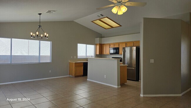 Foto del edificio - Gorgeous 3Bed/2Bath, 1-Story Home w/ Priva...