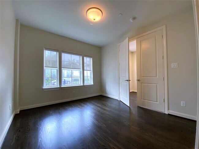 Foto del edificio - 1842 Dart St