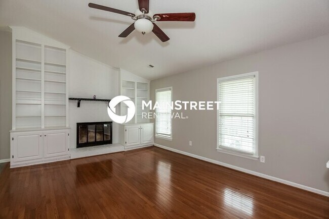 Foto del edificio - 4 Bedroom Pet-Friendly Home in Charlotte, NC with Main Street Renewal