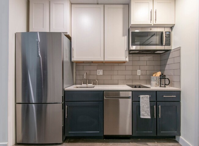 Interior Photo - Luna on Pine