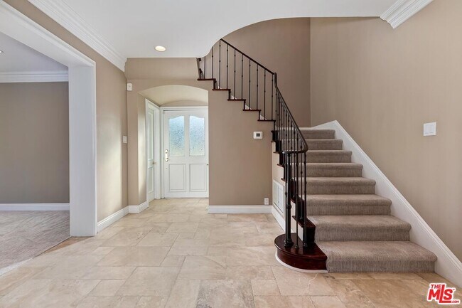 Building Photo - 610 Whittier Dr