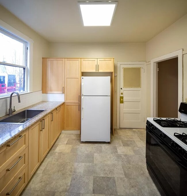 Building Photo - 2720 College Ave