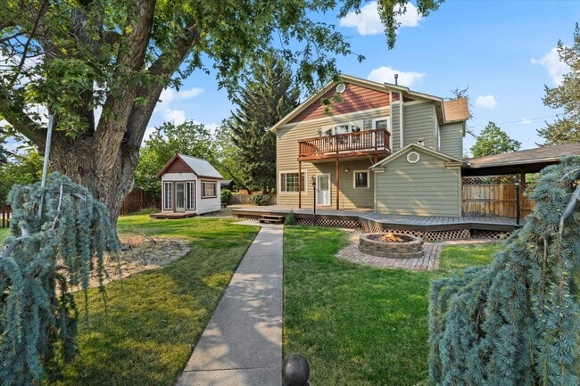 Building Photo - 4 Bed, 4 Bath on .62/acre! Close to BSU!