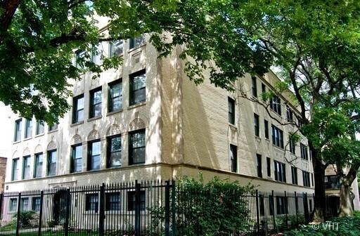 Building Photo - 1542 W Thorndale Ave