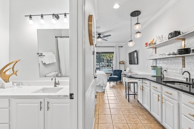 Building Photo - Available now.  Cute Furnished Studio Condo in Seacrest Beach