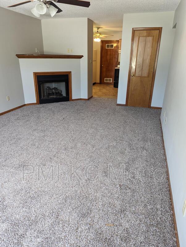 1004 NE Lindsay Ave, Lee's Summit, MO 64086 Condo for Rent in Lee's