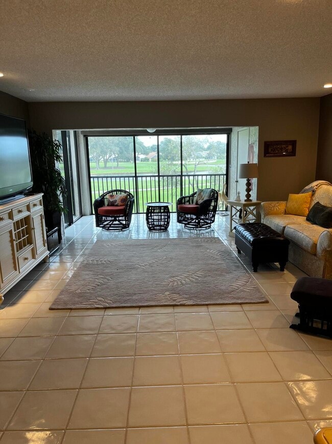 Foto del edificio - 12870 Briarlake Dr