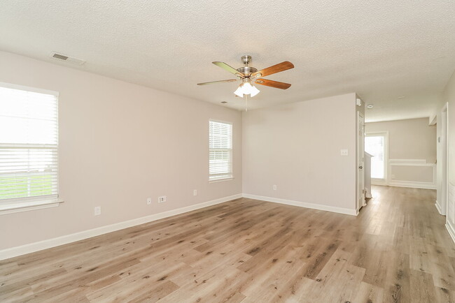 Building Photo - 605 Overlook Rd