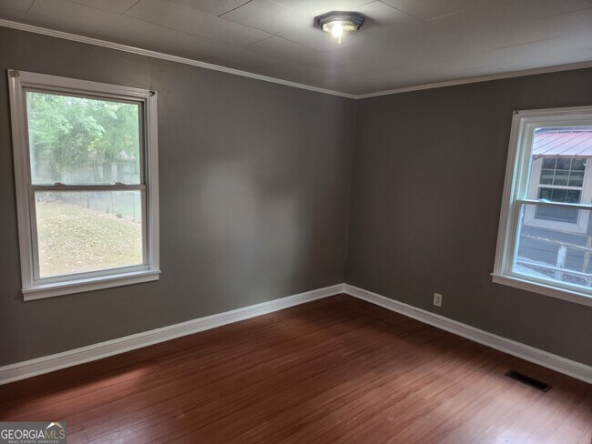 Foto del edificio - 109 Larkspur Ln