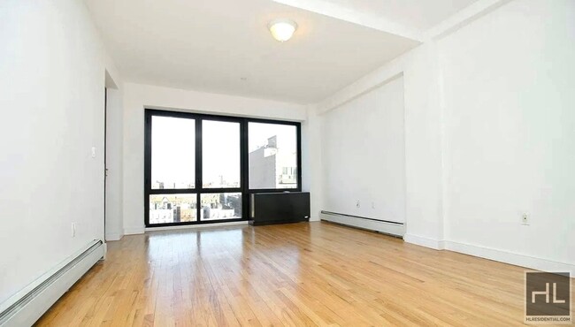 Foto del edificio - Gorgeous 700 Sq ft rent stabilized 1 bedro...