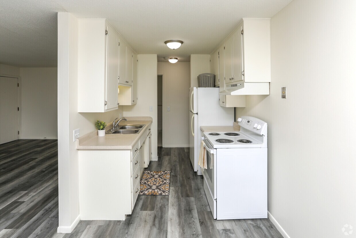 Bellaire Estates Apartments in White Bear Lake, MN