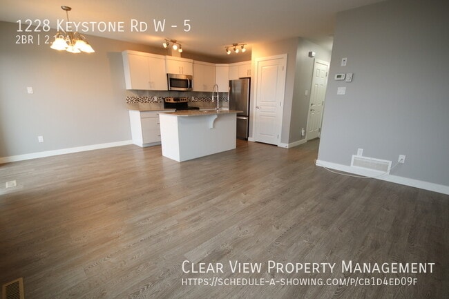 Building Photo - Open-plan and light-filled 2 bedroom, 2.5 ...