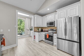 Building Photo - 13847 Pkwy Manor Dr