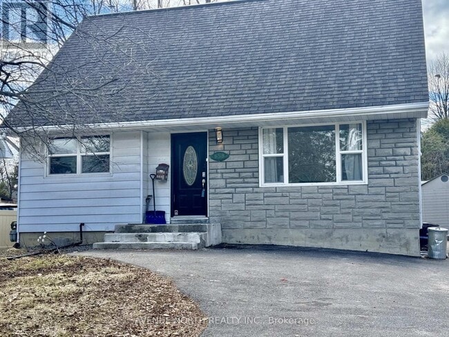 Building Photo - 658 Coronation Ave.