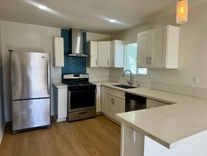 Building Photo - 2470 Hardy Dr