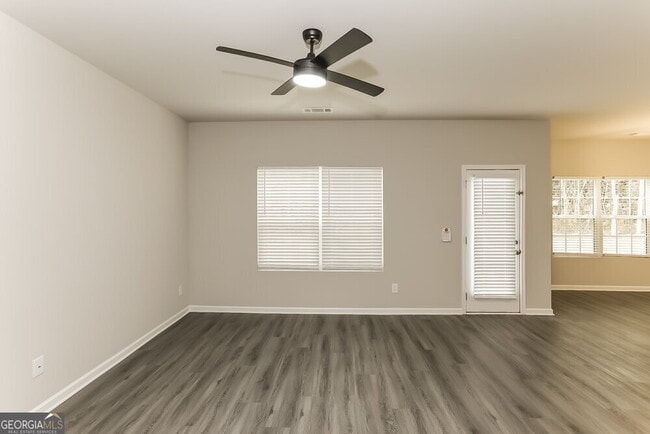 Foto del edificio - 118 Mineral Springs Ln